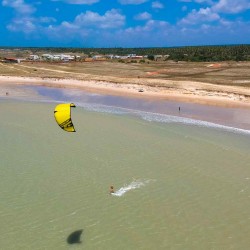 Aprende kitesurf en Brasil - Playas - Tribbuu