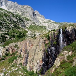 Trekking tour de l'Aneto en el macizo de la Maladeta cascada mulleres - Tribbuu